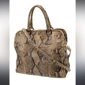 Prada
Pitone Lucido Python Tote